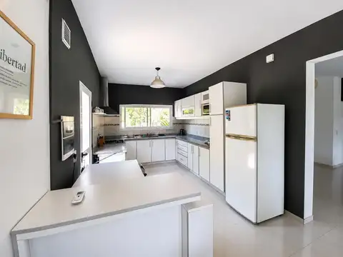 Casa 5 ambientes con 2 baños