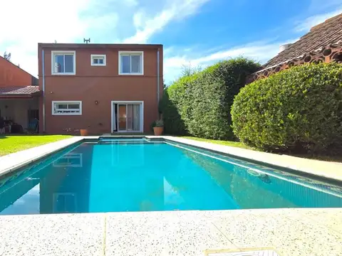Venta Casa 4 Amb + Pileta + Jardin en Montecarlo
