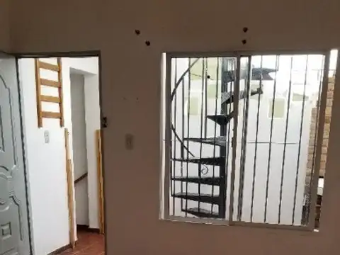 Depto Tipo Casa en Alquiler de 3 ambientes