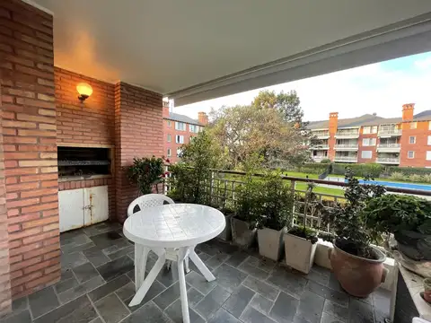 Departamento en Venta en Jardines De San Isidro, USD 175.000