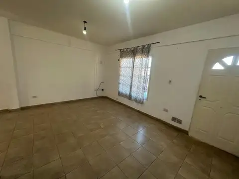 Casa en Alquiler con 1 cochera