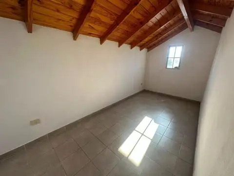 Casa 4 ambientes con 1 baño
