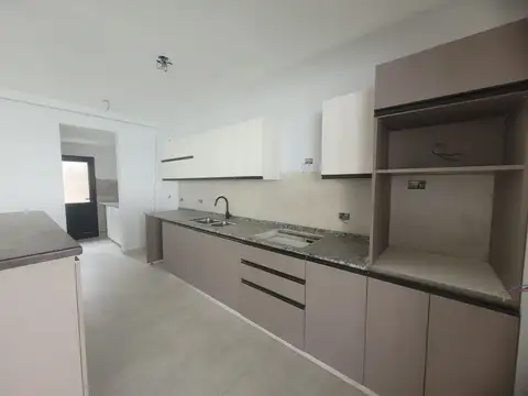 Casa 5 ambientes con 2 baños