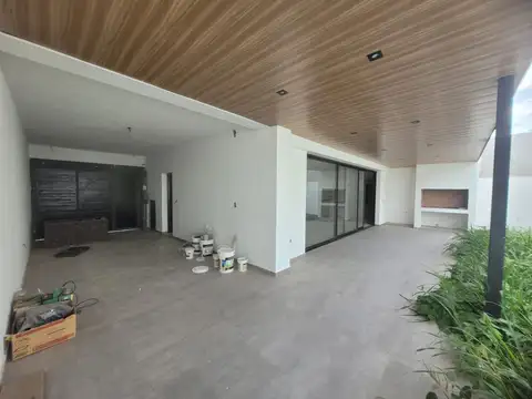 Venta casa Rincones de Manantiales, con seguridad