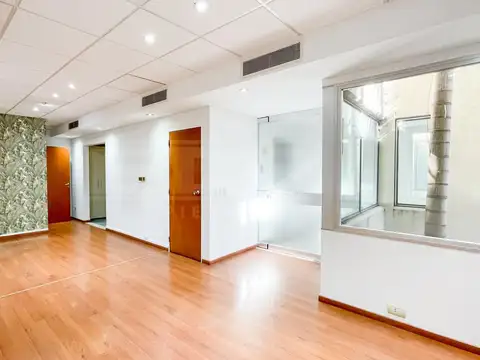 Oficina en Alquiler con 2 cocheras