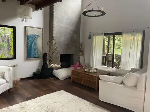 Casa en Alquiler Temporal con 3 cocheras