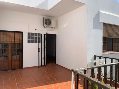 PH 4 AMB PLANTA ALTA AL FRENTE CON PATIO-TERRAZA "SIN EXPENSAS"