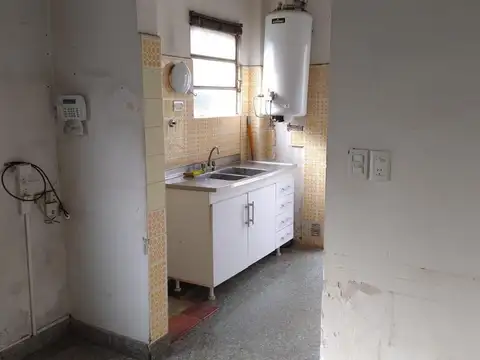 CASA EN LOTE PROPIO CON GALPÓN