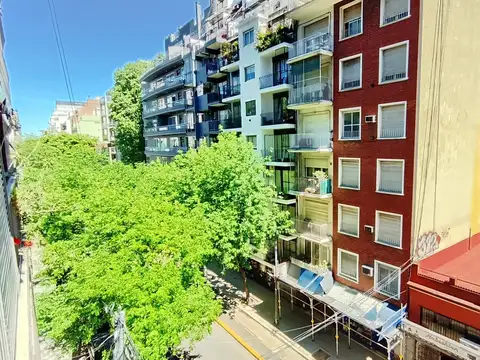 3 ambientes, frente con balcon, todo externo, apto profesional a 50 mts de Pza Italia