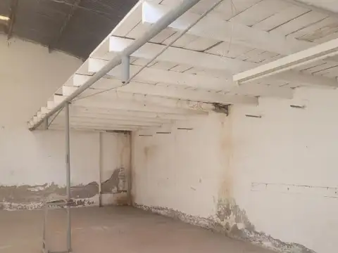 Galpon en Venta 31  mts Fondo