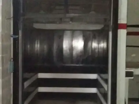 Alquiler Galpón 388m2 en 2 plantas vestuario y oficinas - Lomas del Mirador