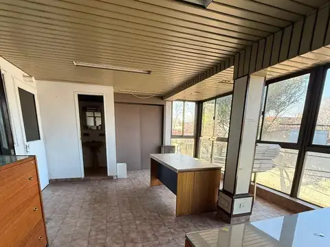 alquiler Oficinas con sector carga y descarga cubierta