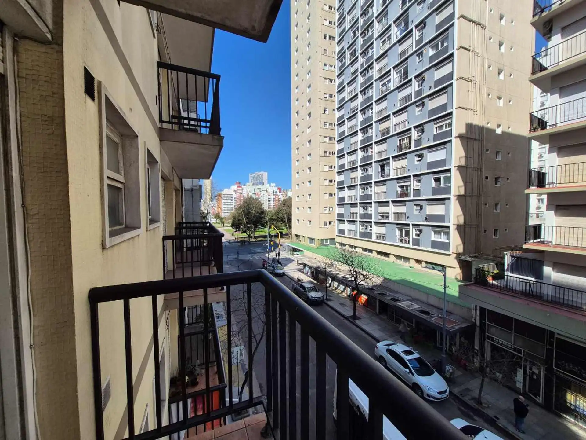 Venta Monoambiente con balcón zona Plaza Colón