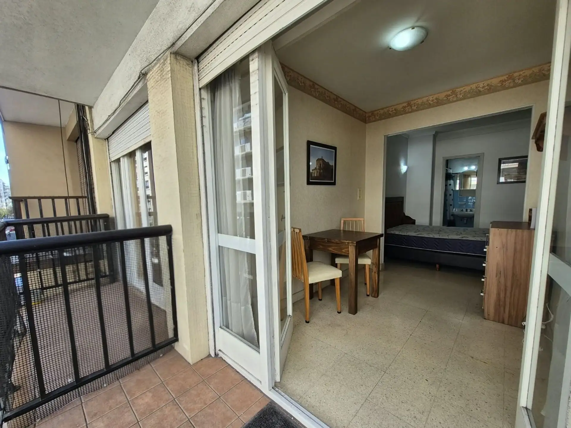 Venta Monoambiente con balcón zona Plaza Colón