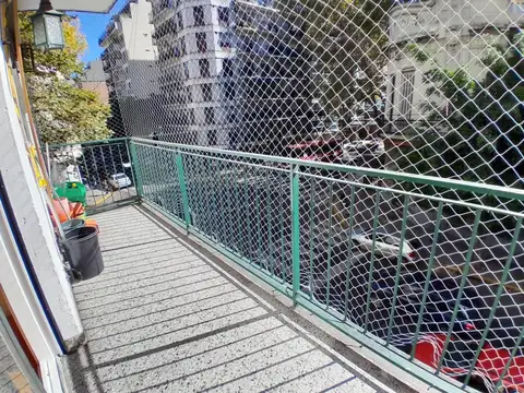 3 AMBIENTES AL FRENTE CON BALCON CORRIDO