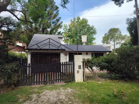 ALQUILER - Casa 2 dormitorios con jardín y pileta. Garita 17 Bis, Funes.