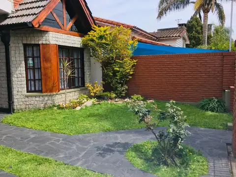 Casa 5 ambientes con 4 baños