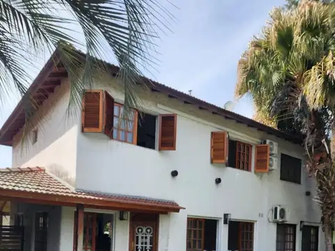Casa en Venta con 3 cocheras