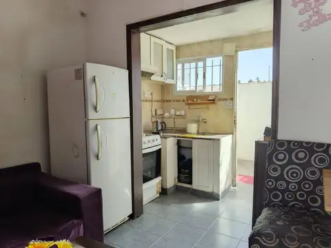 Venta PH 2 ambientes Olivos con patio sin expensas