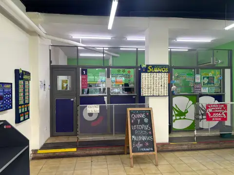 Loca sobre av. Mitre casi esq. Brandsen Quilmes centro