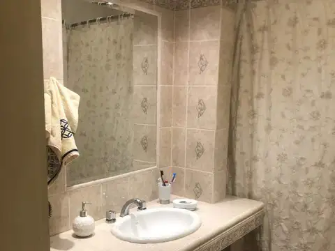 ARGUELLO- MUY BUENA ZONA- CASA, LOCAL Y DEPARTAMENTO  EN VENTA