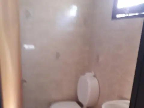 Casa con locales comerciales en Villa Los Aromos