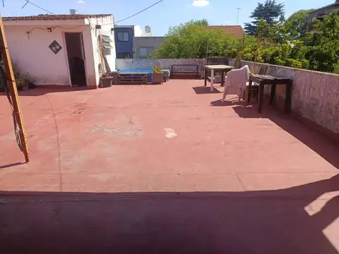 Muy linda casa con deposito y jardin en excelente ubicacion