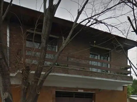 Muy linda casa con deposito y jardin en excelente ubicacion