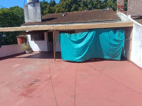 Muy linda casa con deposito y jardin en excelente ubicacion