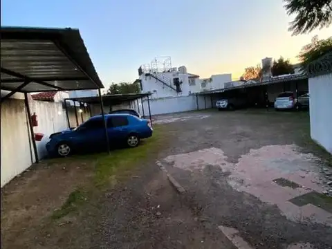 Paraná e/ Carlos Calvo y Vicente López