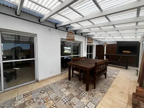 Casa 4 ambientes con 3 baños