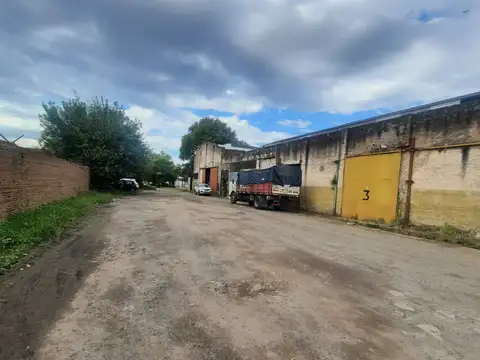 DEPÓSITO 660 M2, OLEGARIO ESQUINA PAVON.
