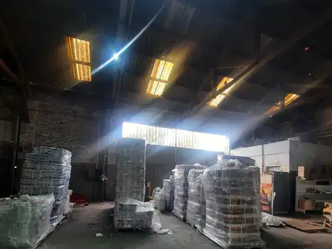 DEPÓSITO 660 M2, OLEGARIO ESQUINA PAVON.