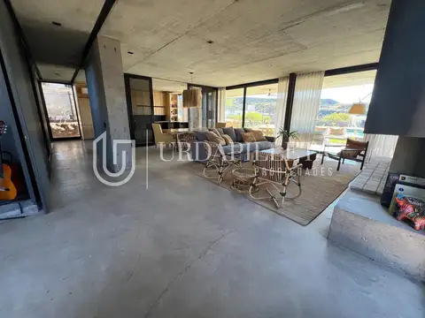 Casa 6 ambientes con 4 baños