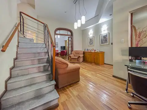 Casa 7 ambientes con 2 baños