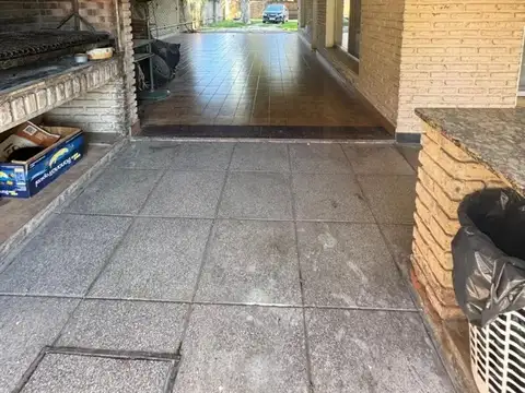 Casa 5 ambientes con 3 baños