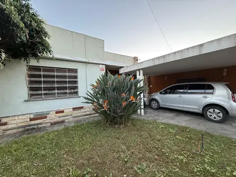 Casa en Alquiler en Villa Luzuriaga, $ 800.000