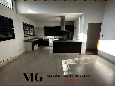 Casa 4 ambientes con 1 baño