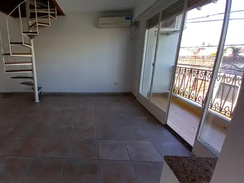 Depto Tipo Casa en Alquiler de 2 dormitorios