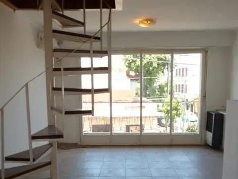 Depto Tipo Casa en Alquiler de 3 ambientes