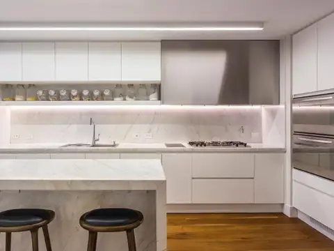 Casa en Venta con 4 cocheras