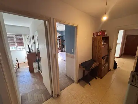 Venta 3 ambientes con balcones y cochera