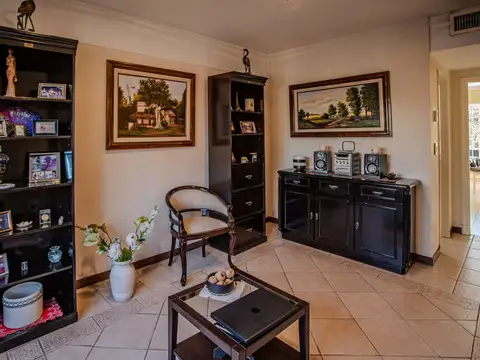 Casa en Venta en Castelar, USD 300.000