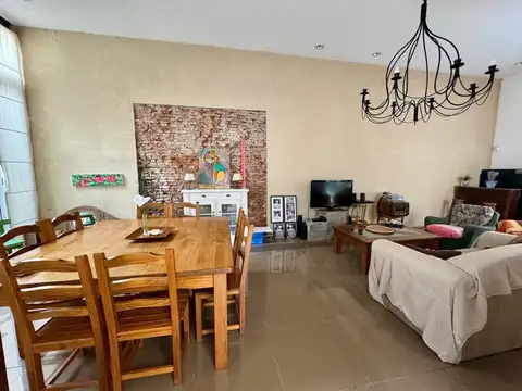 Casa 4 ambientes con 3 baños