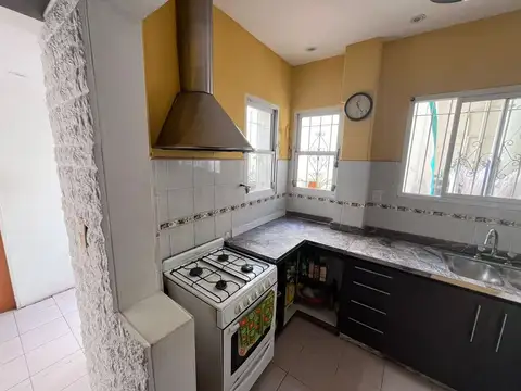 Depto Tipo Casa 4 ambientes con 2 baños