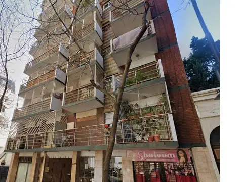 Departamento de 2 ambientes al frente con balcón.