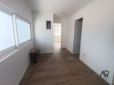 Casa en venta c/ cochera en Jardines de Córdoba