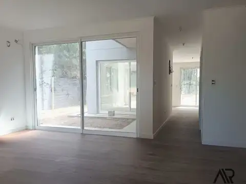 Casa en venta c/ cochera en Jardines de Córdoba