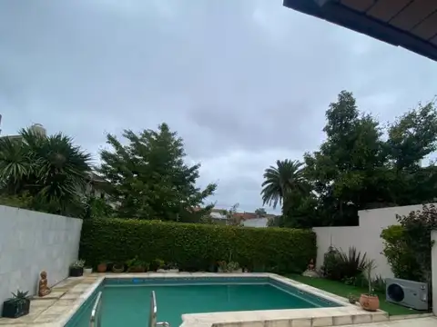 Chalet 5 ambientes con piscina