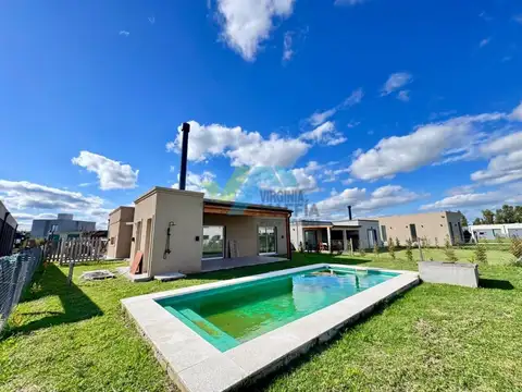 Casa 4 ambientes con 2 baños